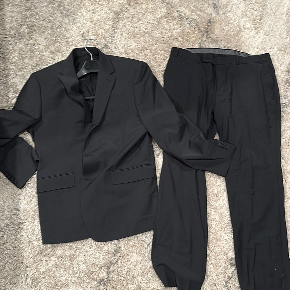 Calvin Klein suit, stretch 46R jacket, 36x30 pant